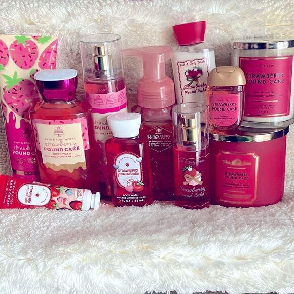 Bath and Body Works Strawberry Pound Cake - Picture 1 of 3